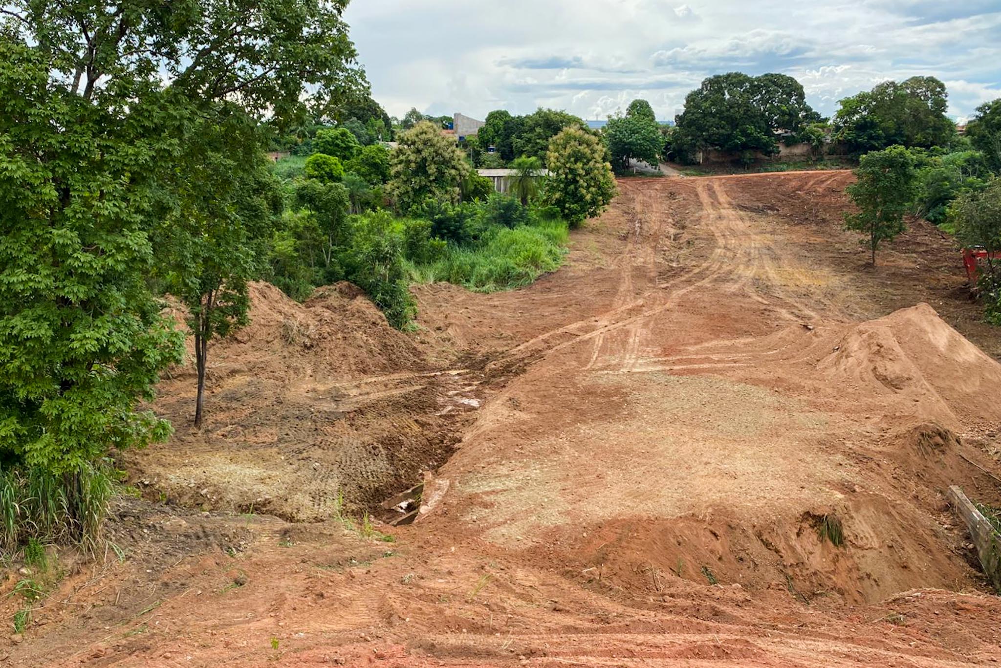 Interligação entre Jardim Glória II e IV avança com nova via e sistema de drenagem completo