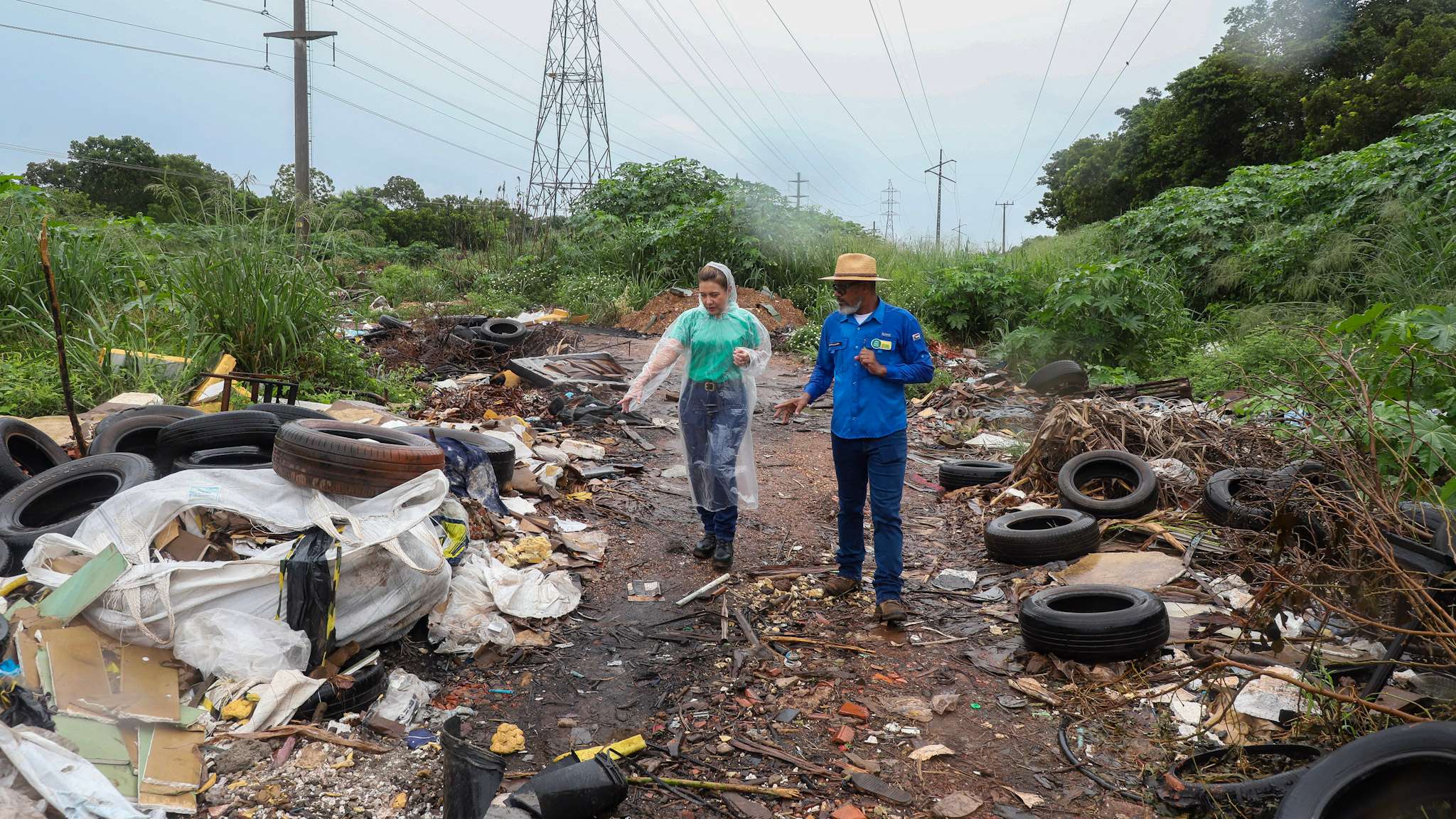 Força-tarefa remove 350 toneladas de lixo e libera via entre Jardim Primavera e Santa Cecília