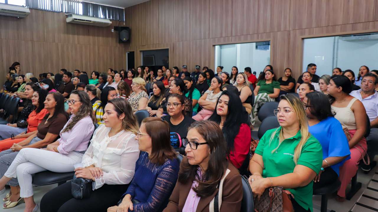  Gestão Flávia Moretti faz história ao valorizar servidores públicos com novo Plano de Cargos, Carreiras e Salários