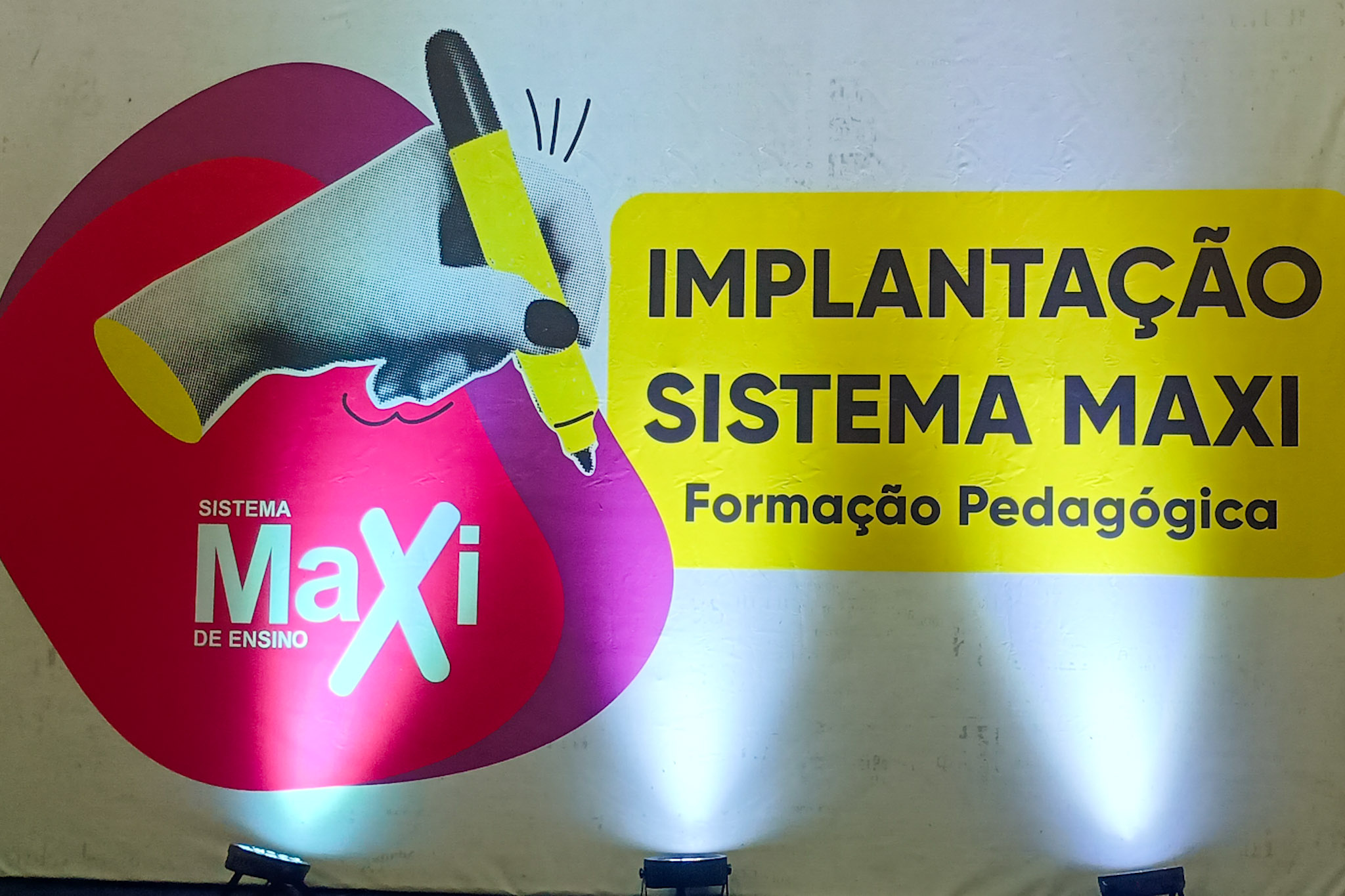 Iniciativa inédita leva material de escolas particulares à rede pública de VG