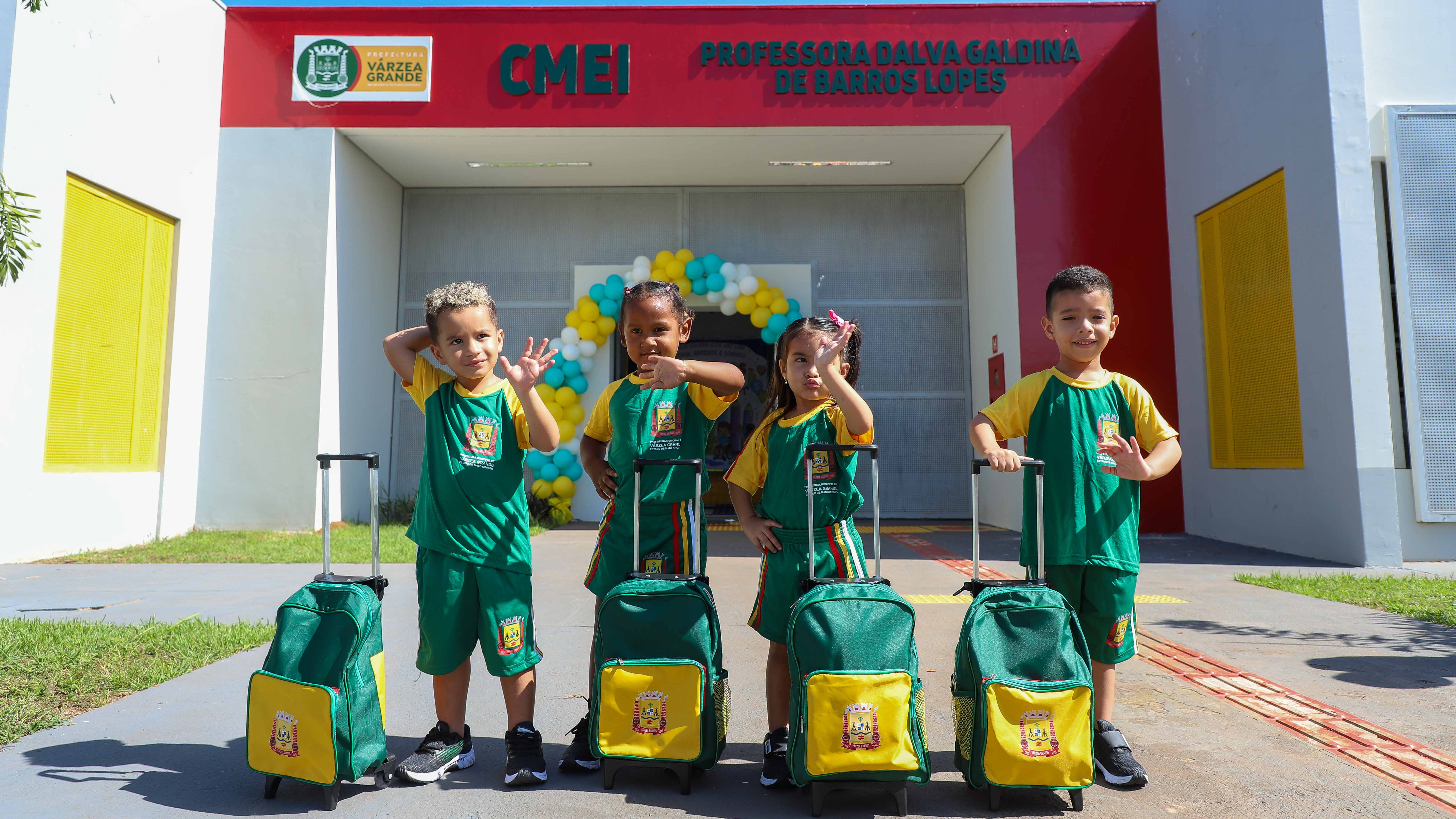 Secretaria de Educação anuncia entrega do segundo lote de uniformes para este mês de abril 