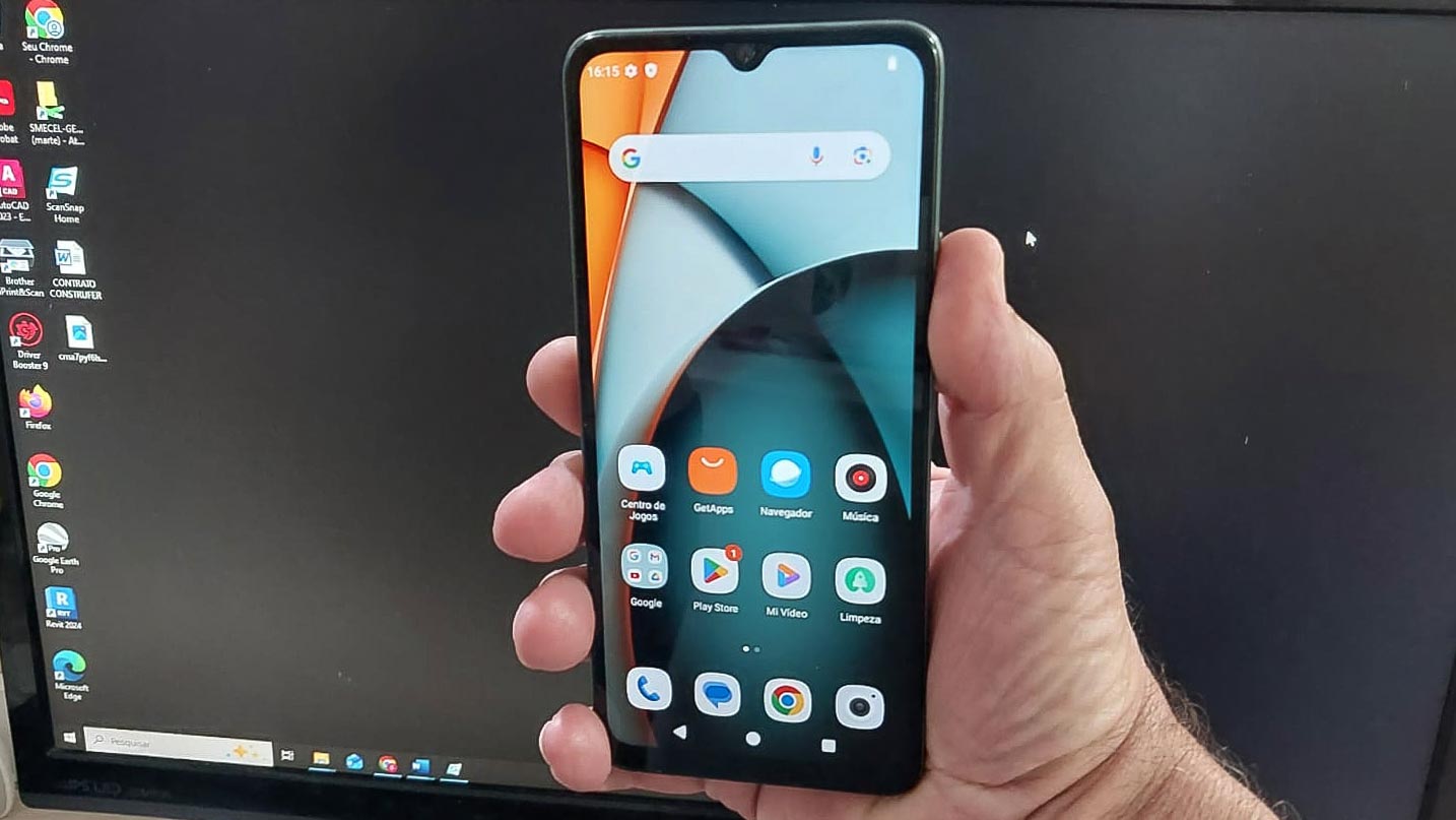 Educação recebe doação de celular apreendido em operações da Sejusp