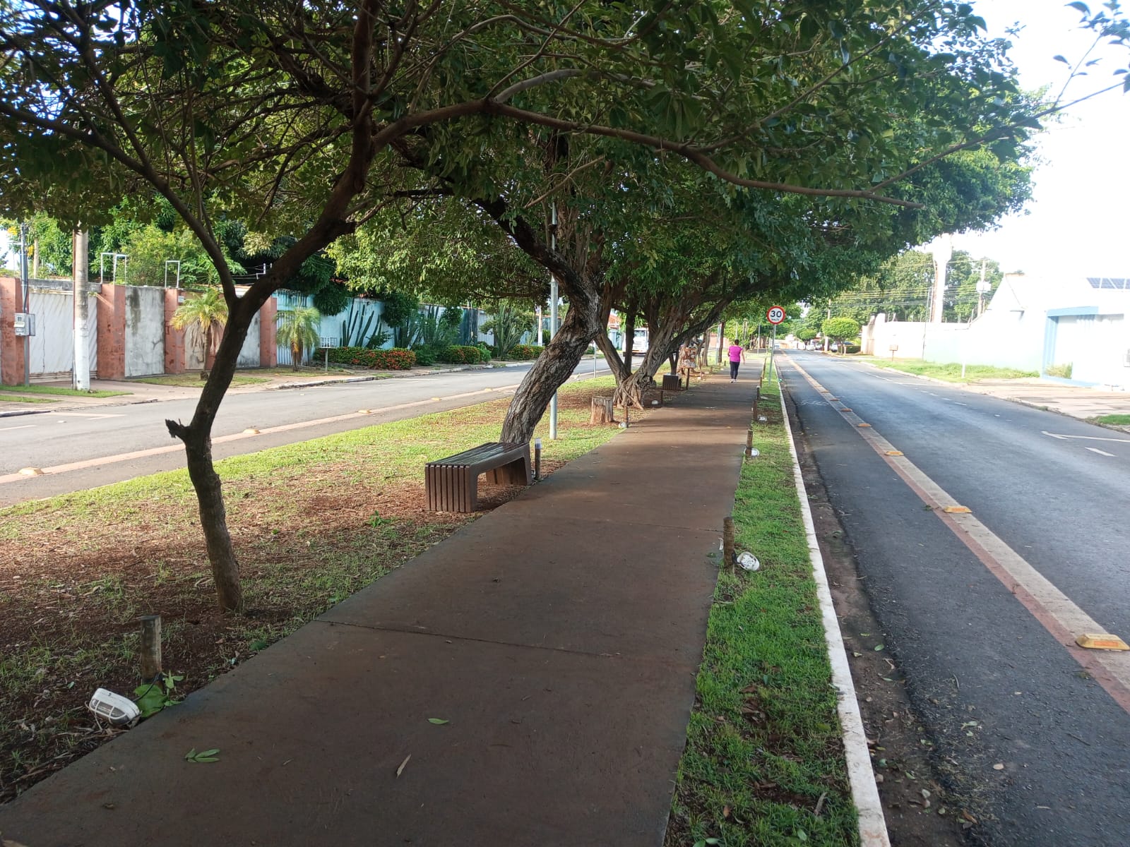  Limpeza transforma Avenida Marechal Rondon e reforça bem-estar da população 