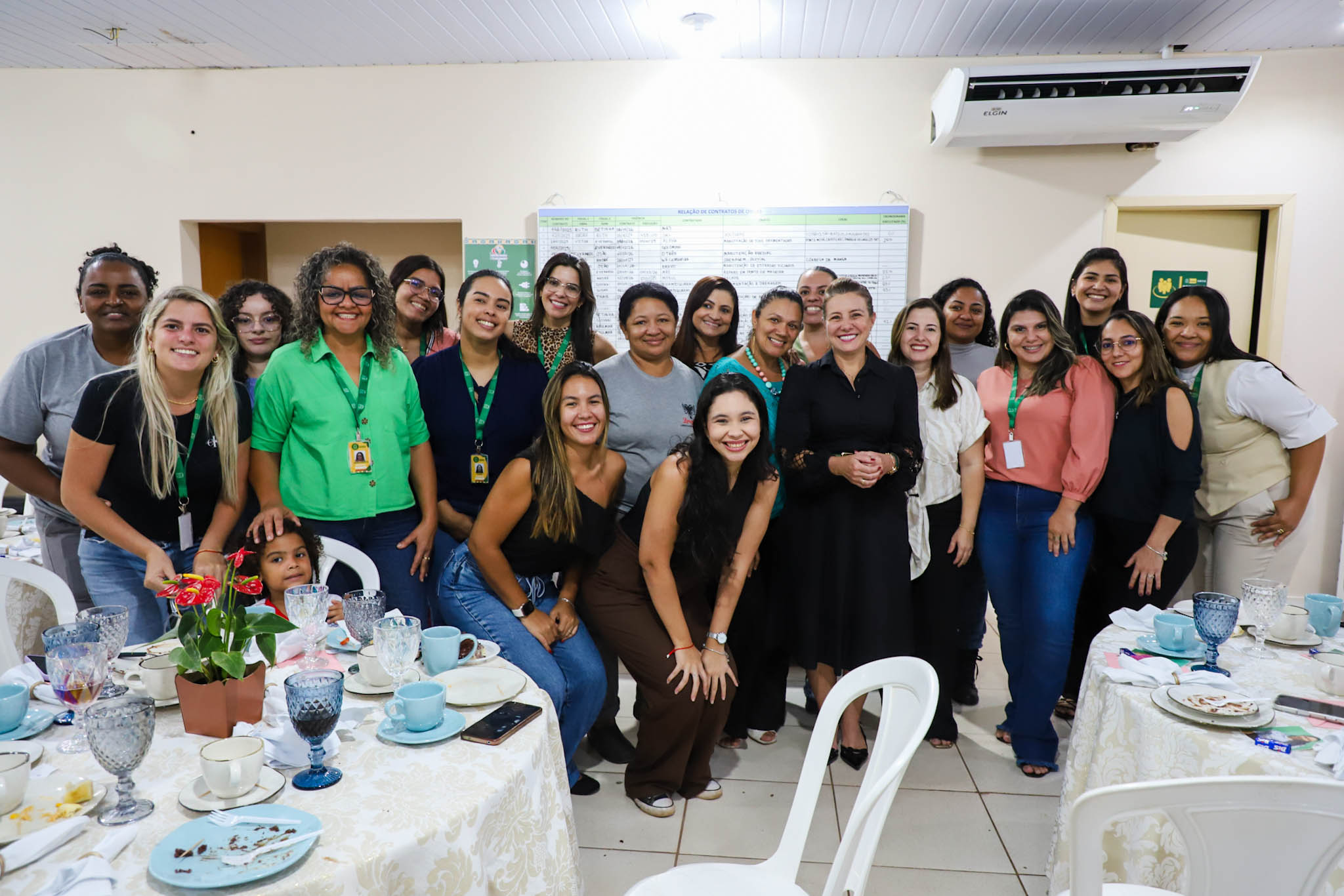 Obras realiza chá da tarde para servidoras em homenagem ao Dia da Mulher