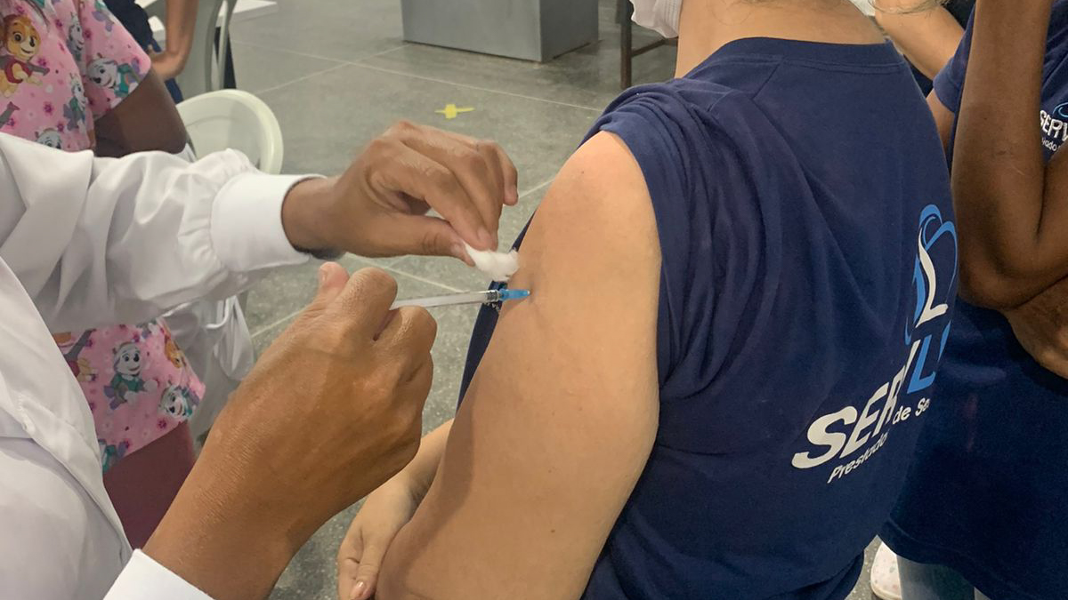 Profissionais da saúde recebem vacinação contra influenza no Pronto-Socorro de Várzea Grande