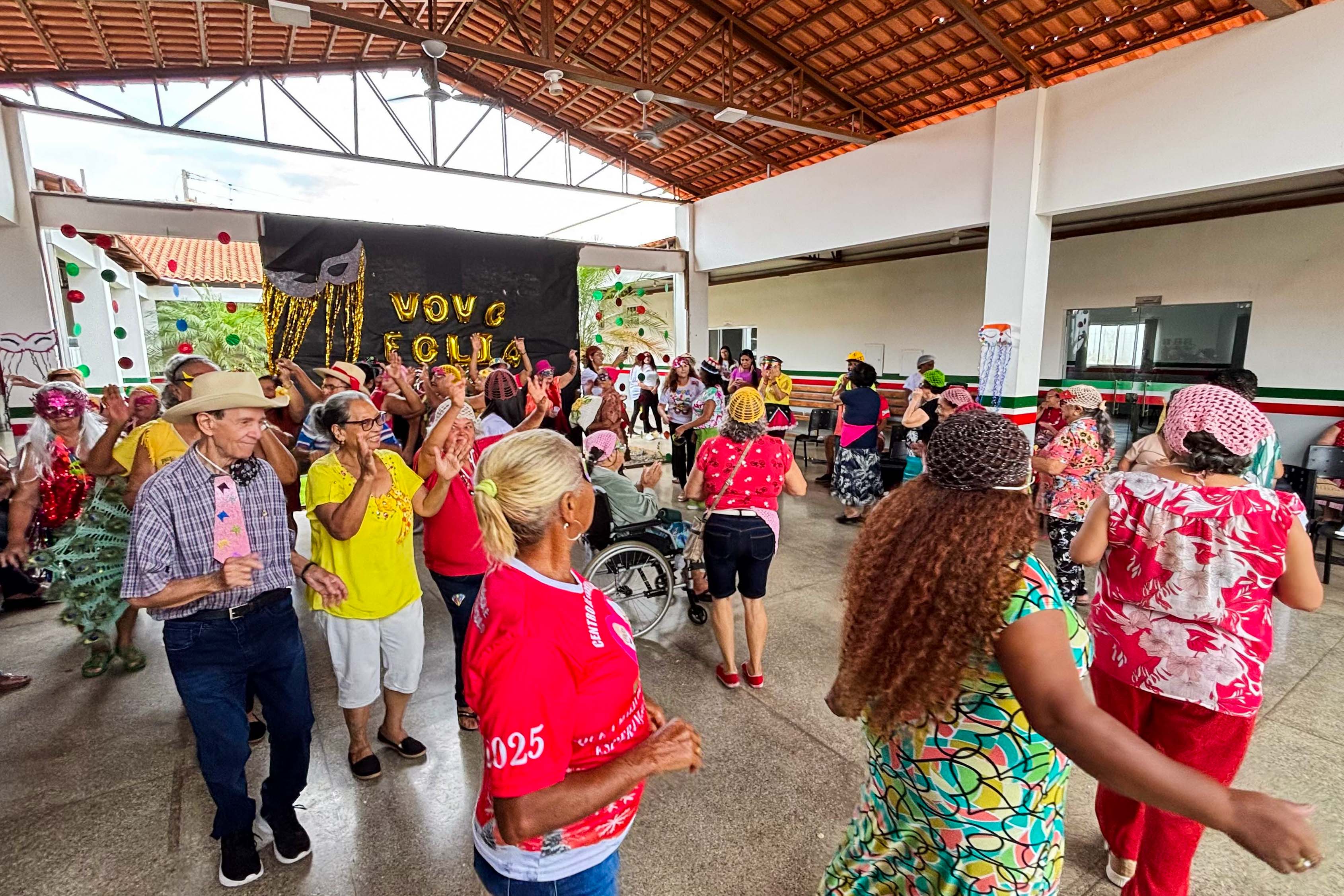 Idosos do Vovô Zeid celebram carnaval em baile especial