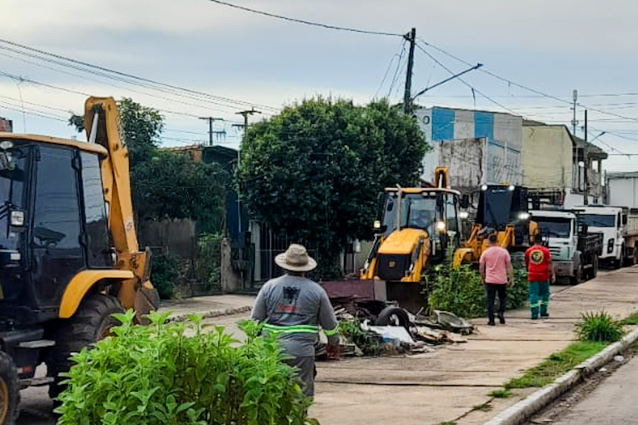 Cohab Santa Fé passa por transformação urbana com grande mutirão de limpeza